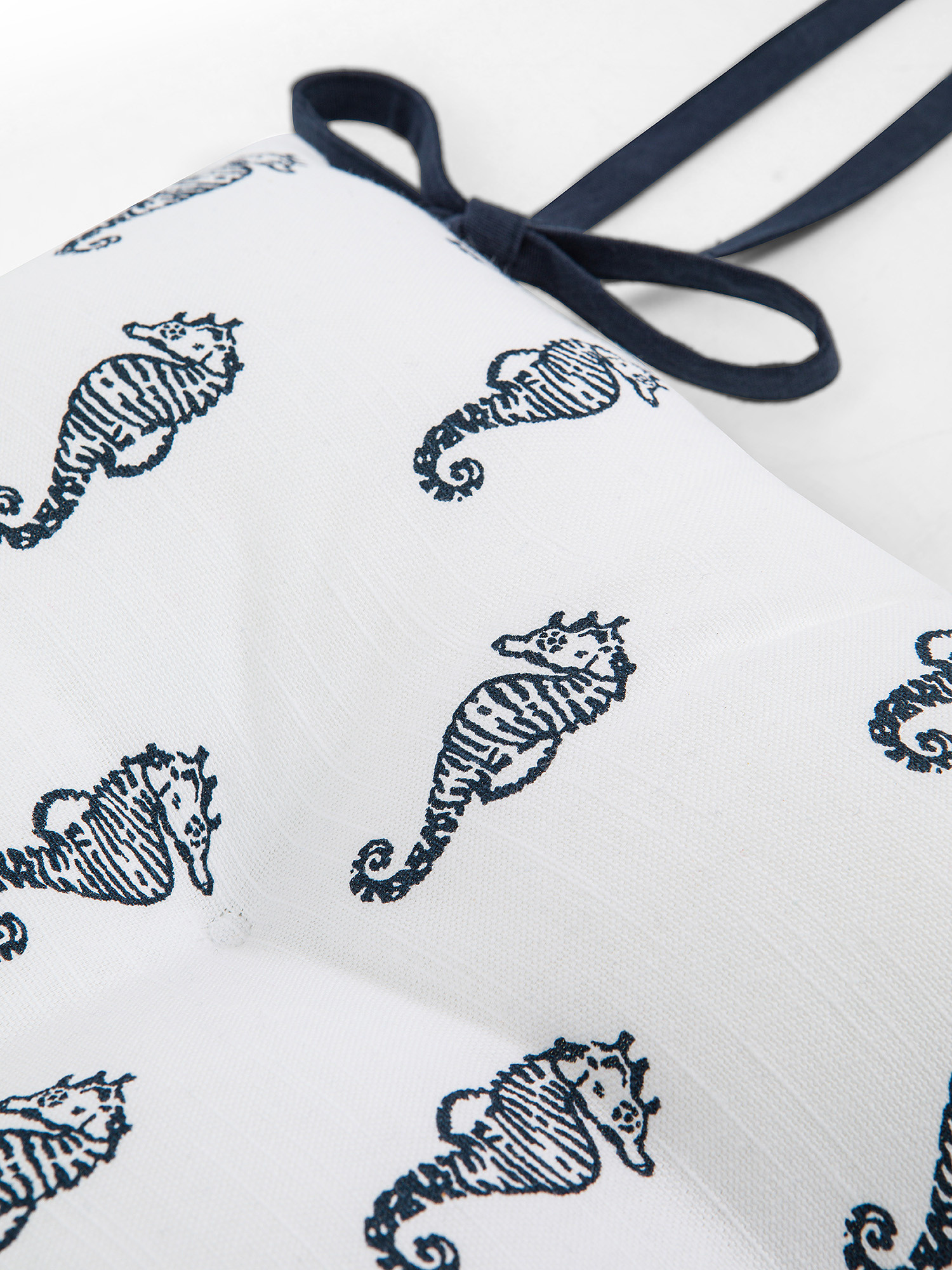 Chair cushion with seahorses in slub cotton., White / Blue, large image number 1