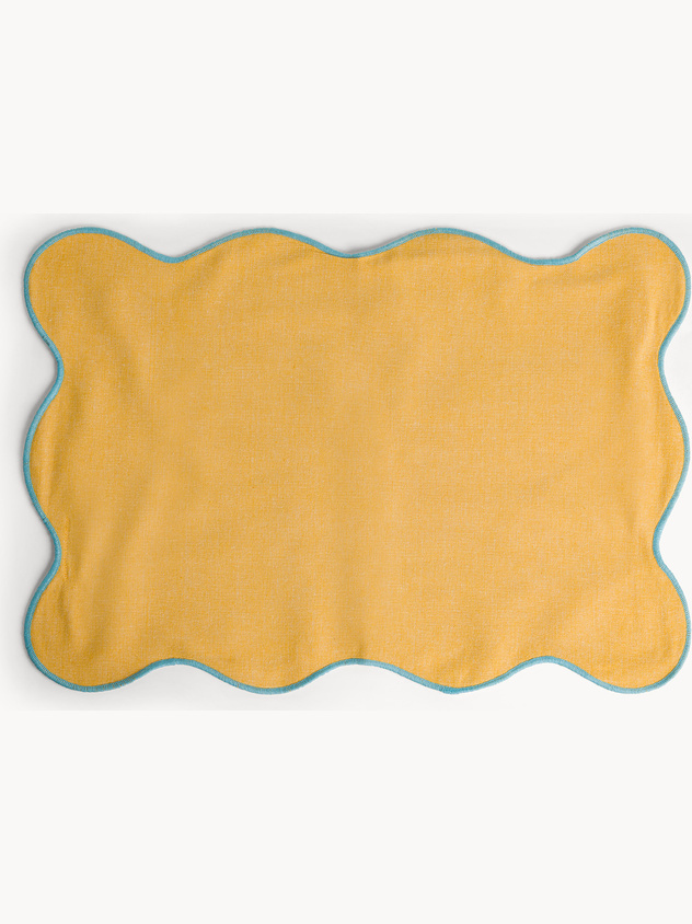 Cotton Placemat with Scalloped Edges and Overlock