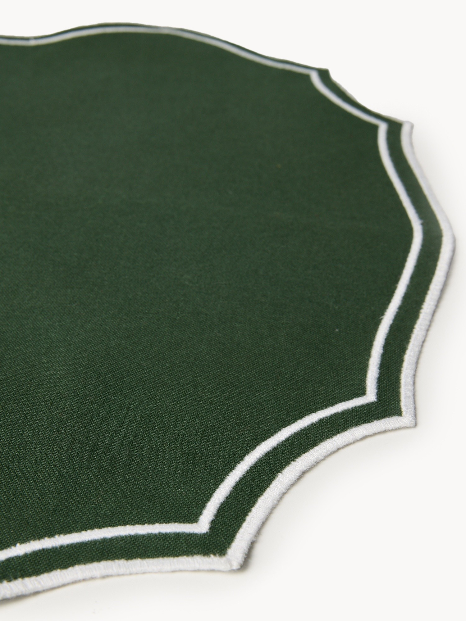 Scalloped-edge placemat, Green, large image number 1