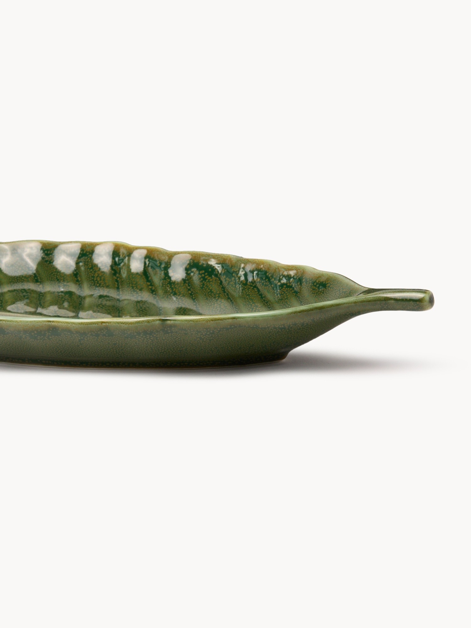 Decorative porcelain leaf plate, Green, large image number 1