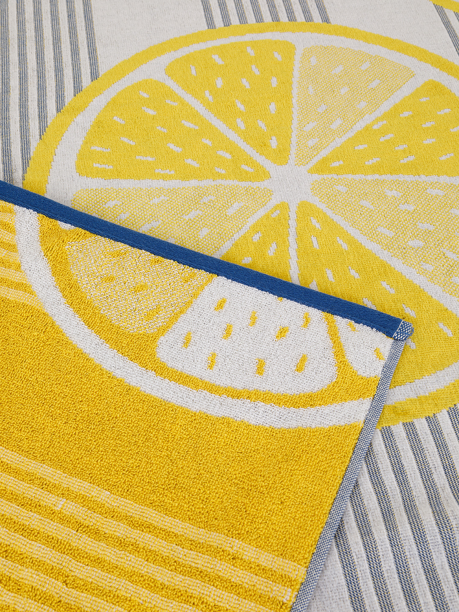 Cotton velor beach towel with lemons motif, Blue, large image number 1