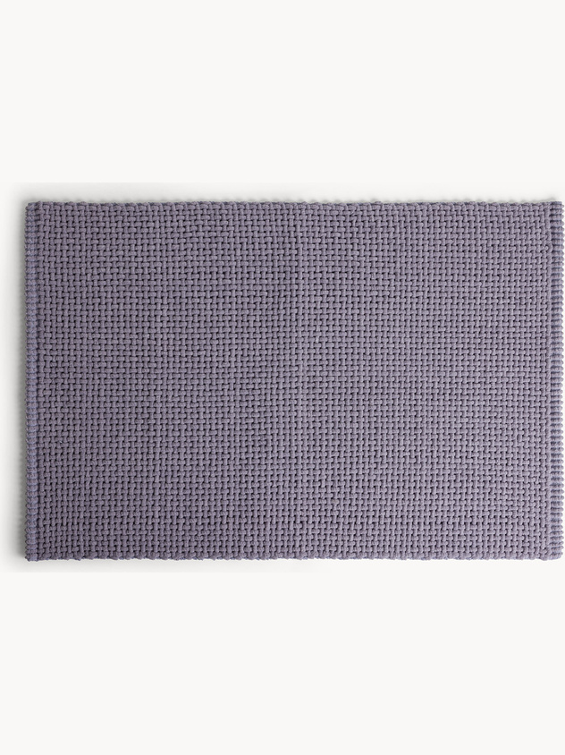 Bathroom rug in woven chenille