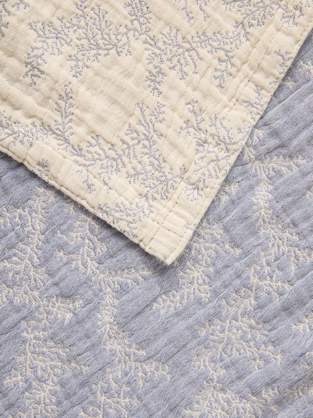 Washed cotton bedspread with coral pattern