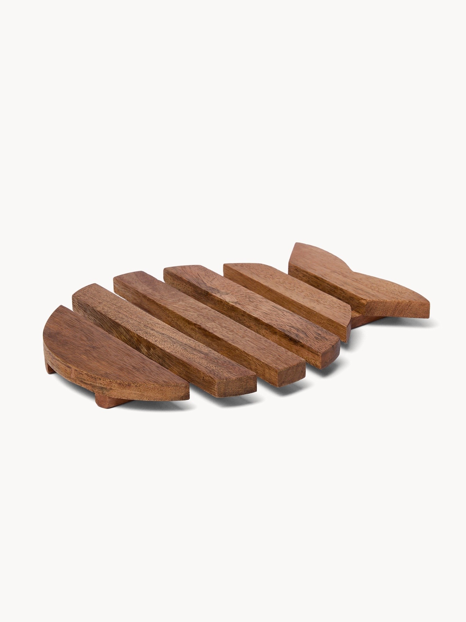 Mango wood trivet with fish motif, Brown, large image number 0