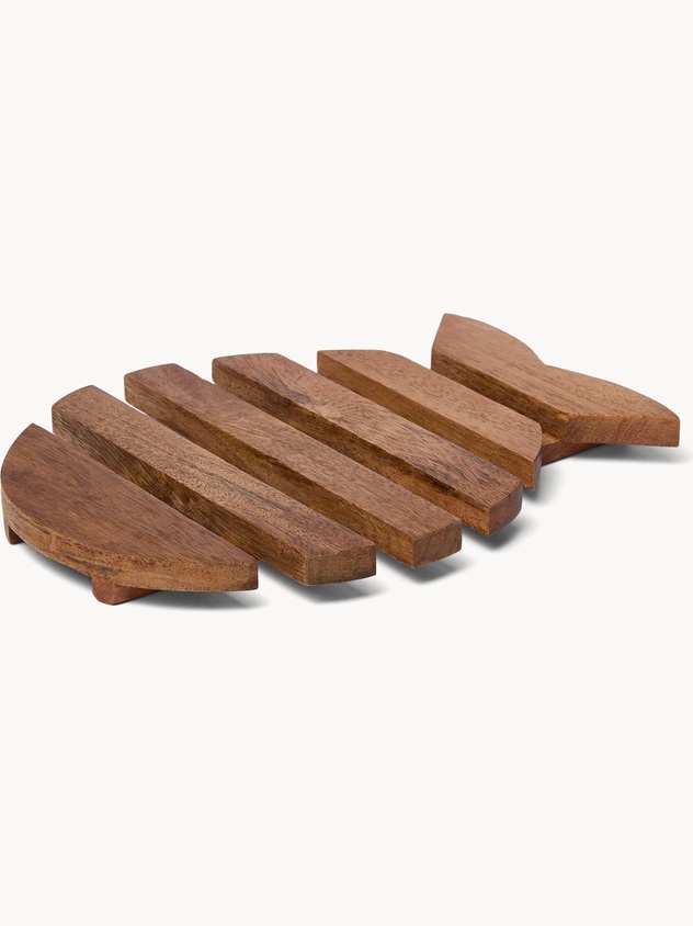 Mango wood trivet with fish motif
