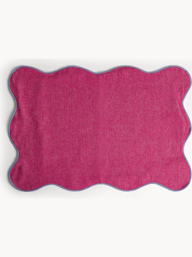 Tovaglietta in cotone con bordi smerlati e overlock