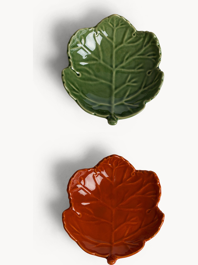 Leaf-patterned stoneware bowl