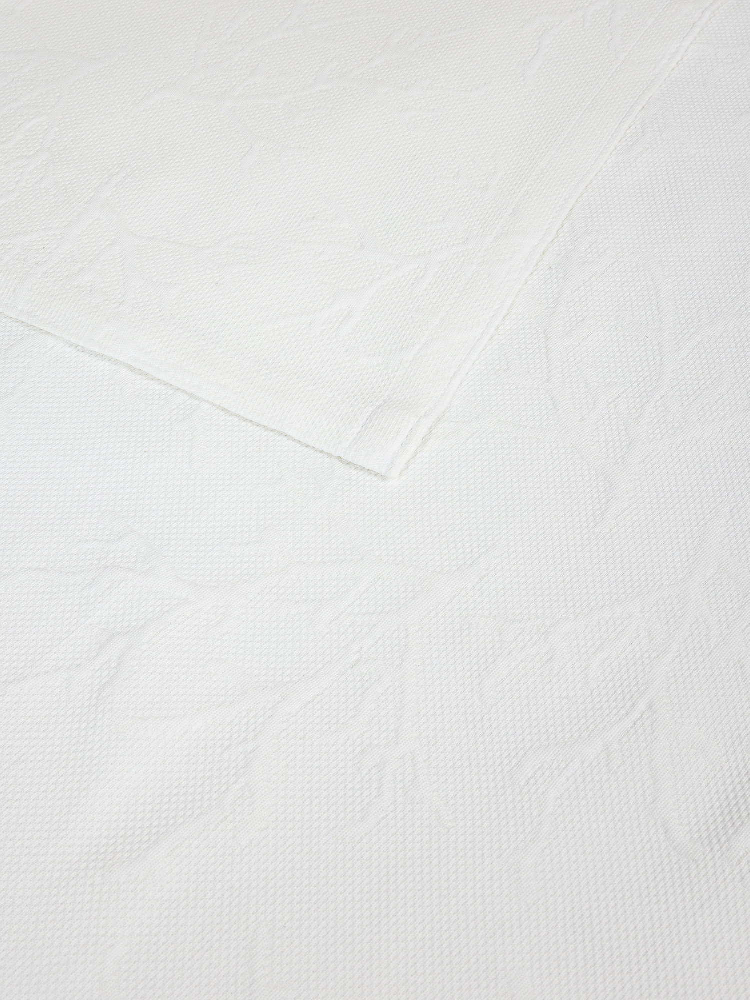 Bedspread with tone-on-tone workmanship., White, large image number 1