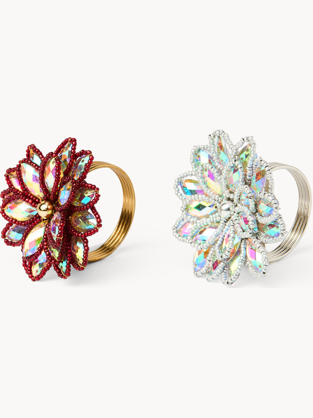 Flower-patterned napkin ring