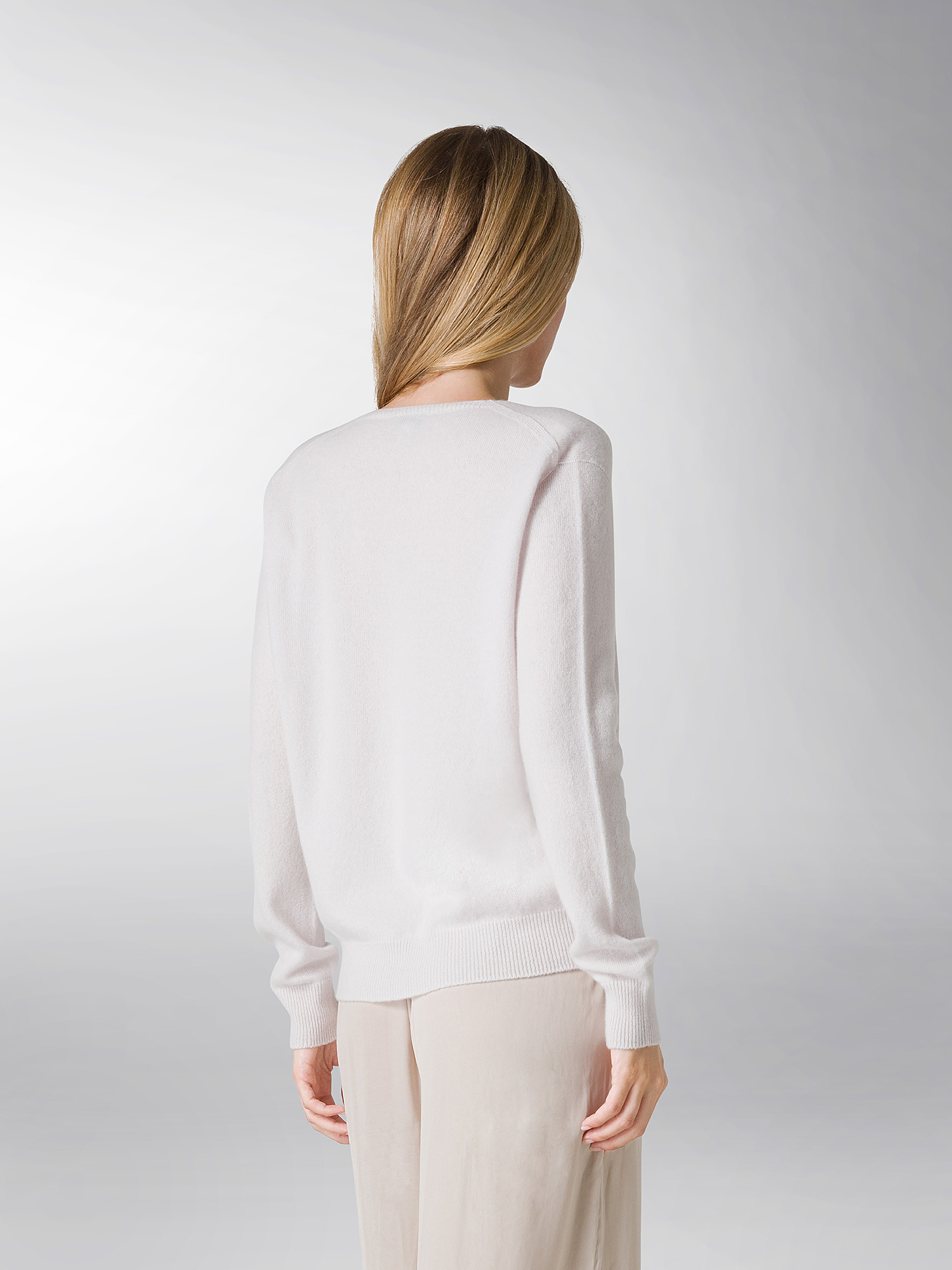 Coin Cashmere - V-neck sweater in pure premium cashmere, White, large image number 2