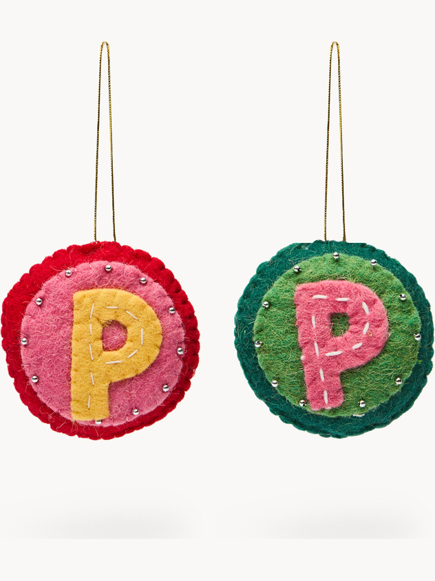 Pallina in feltro lettera P