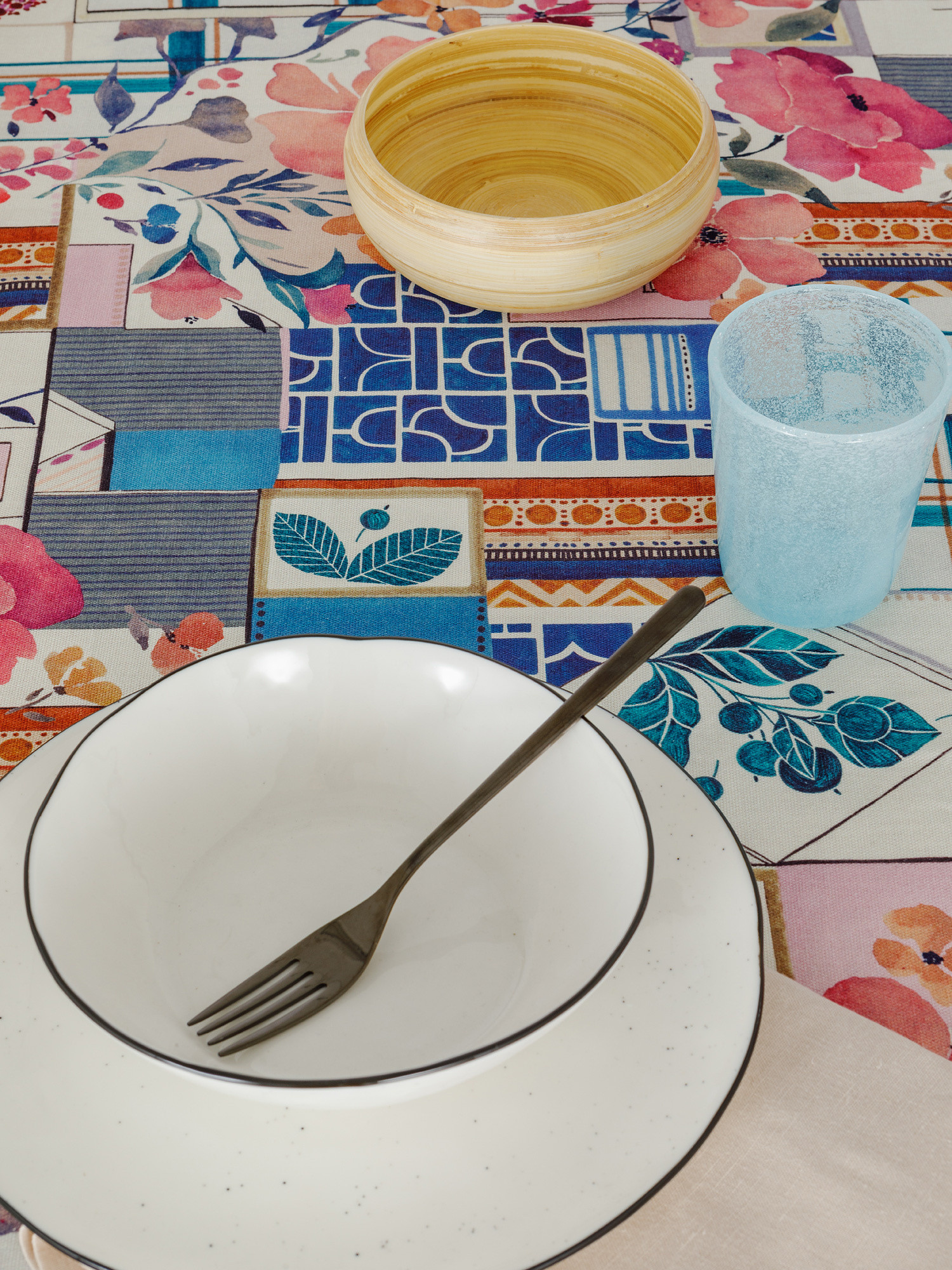 100% water-repellent cotton tablecloth with patchwork print, Multicolor, large image number 1