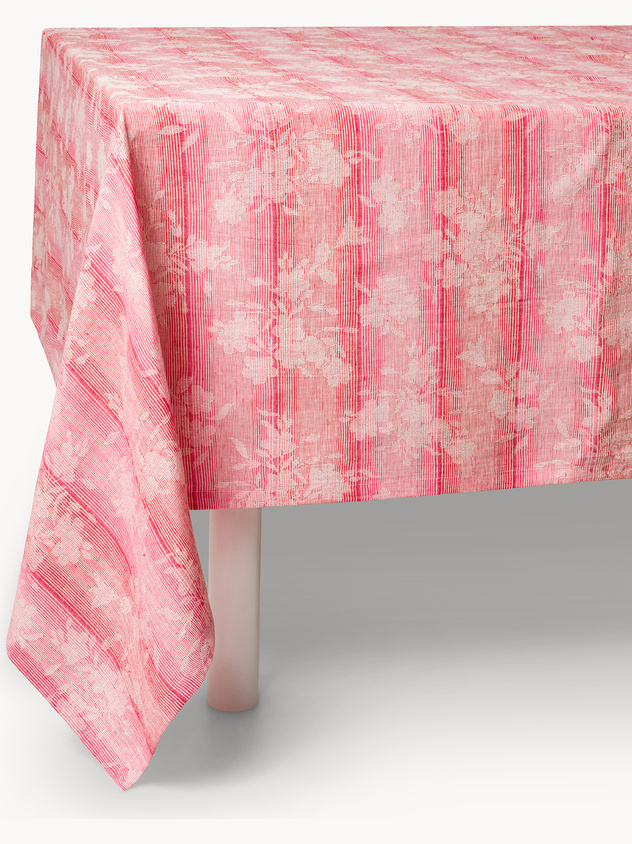 Floral jacquard cotton and linen centerpiece