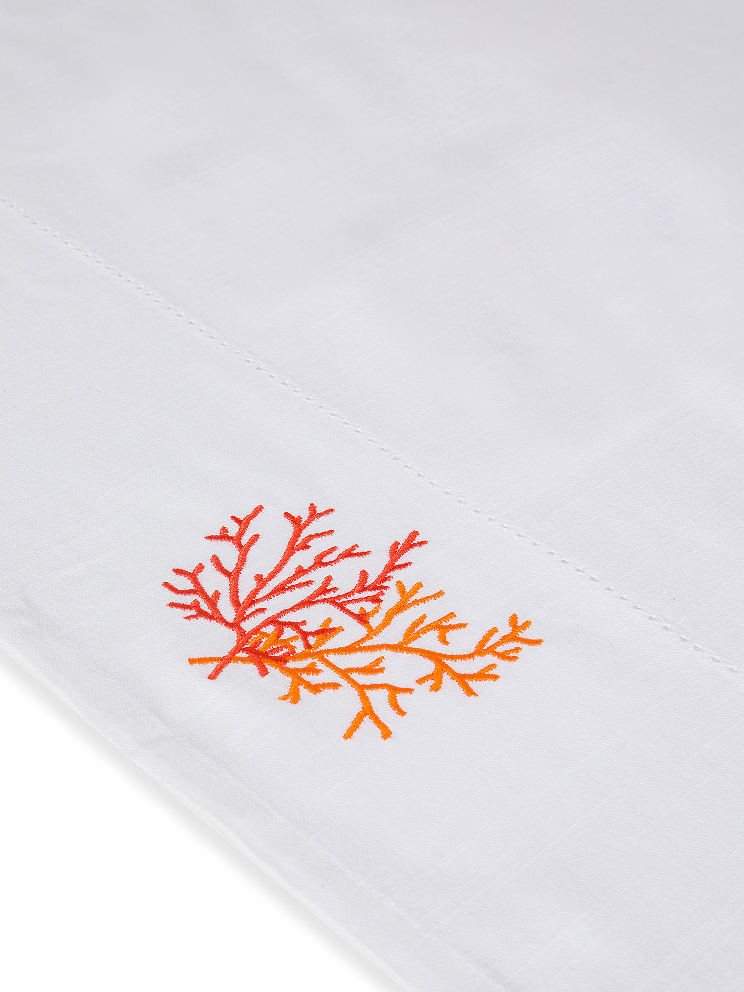 Slub cotton tablecloth with coral embroidery, White, large image number 1