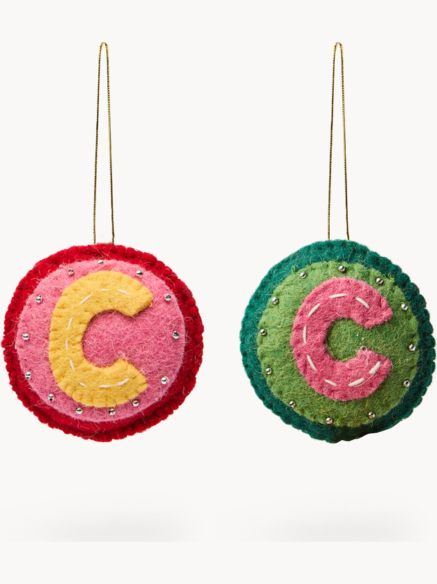 Pallina in feltro lettera C