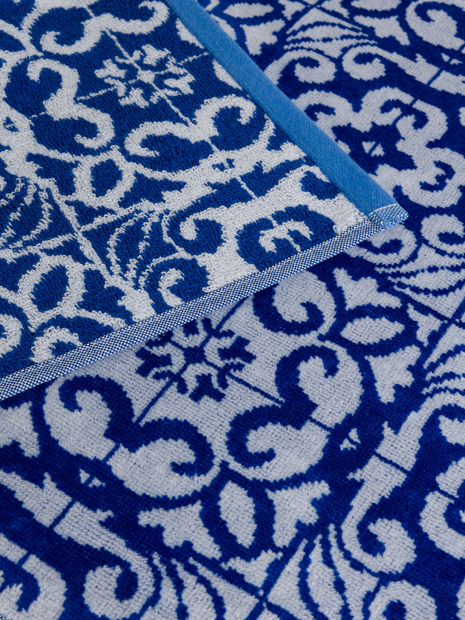 Asciugamano in cotone velour fantasia azulejos, Blu, large image number 2