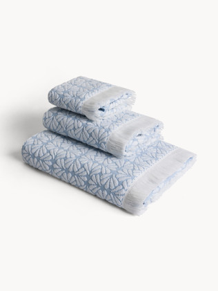 Cotton towel with jacquard pattern