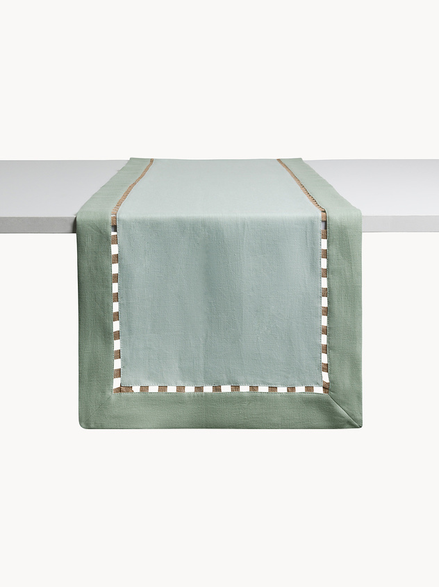 Pure linen runner embellished with refined lace