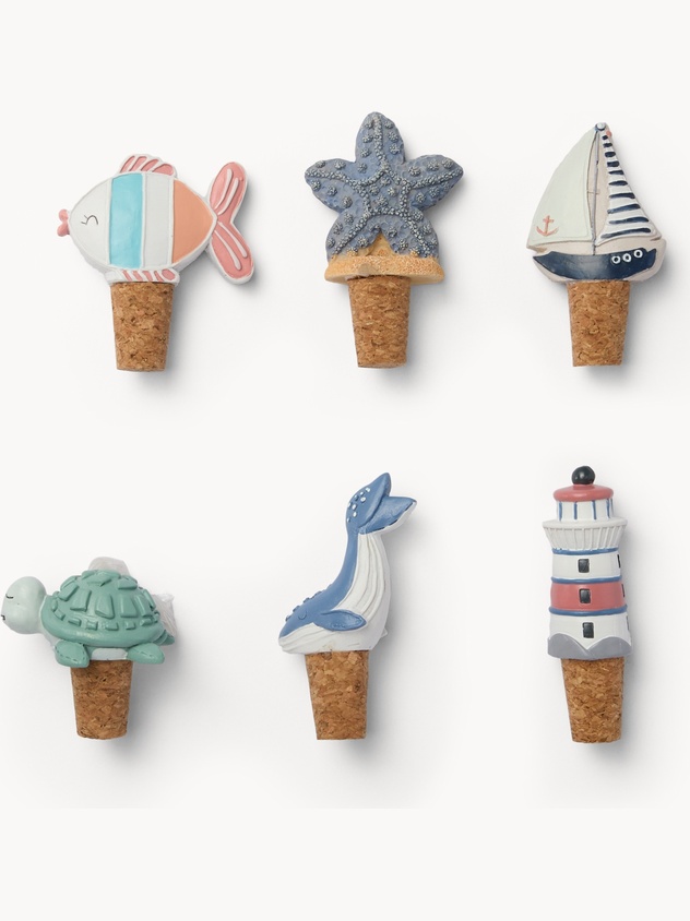 Caps with marine motifs