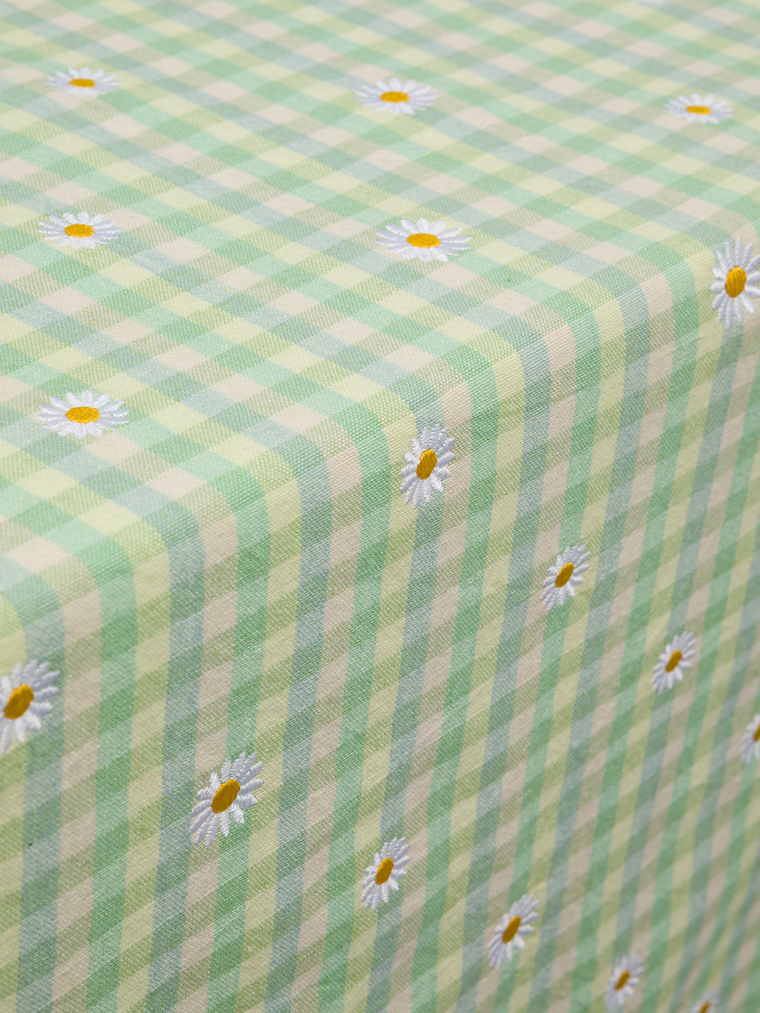 100% cotton tablecloth with gingham motif and daisies embroidery, Green, large image number 1