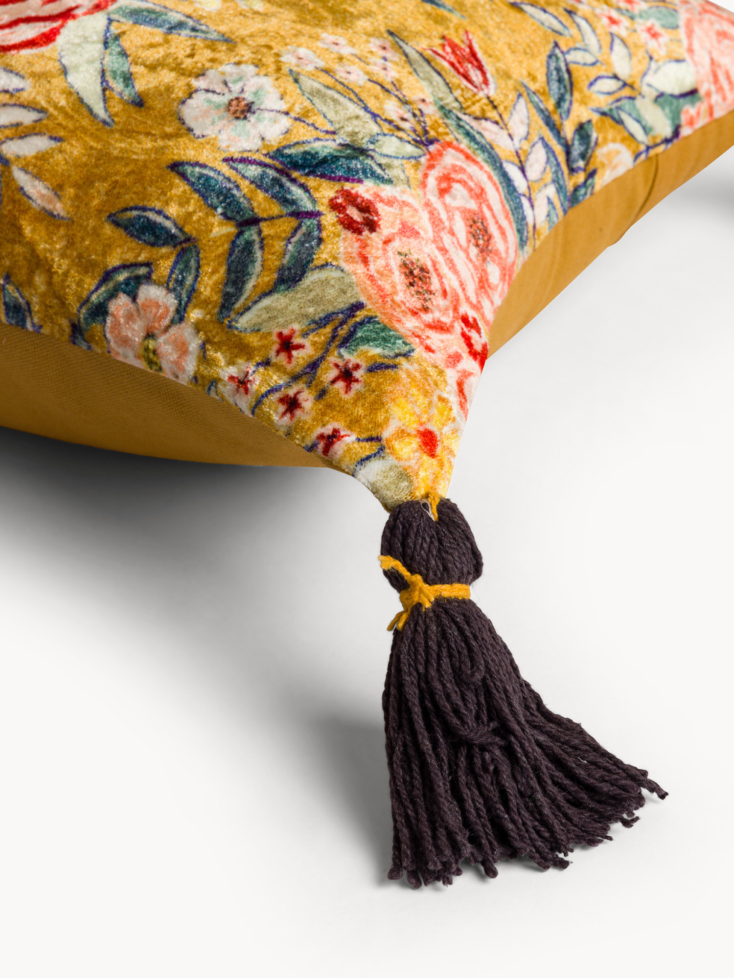 Leaf-shaped velvet cushion, Ocra Yellow, large image number 2