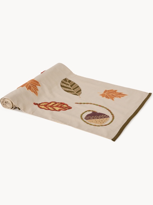 Cotton table runner with foliage embroidery