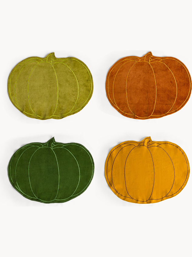 Pumpkin-shaped velvet placemat