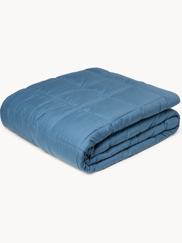 Microfiber bed quilt with aloe vera treatment