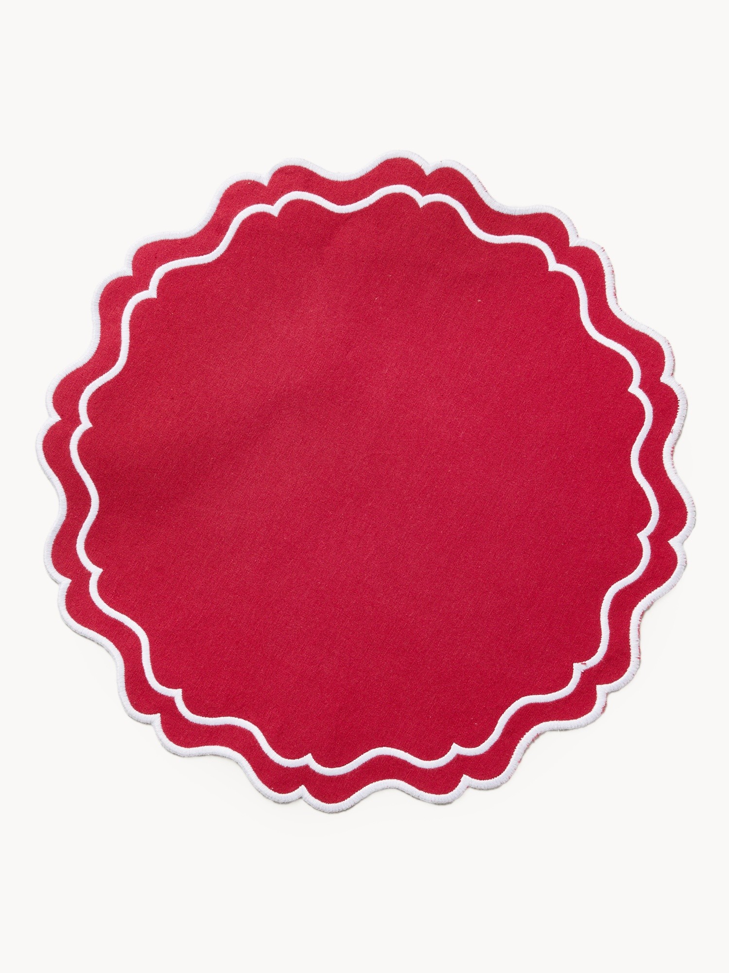 Round placemat with scalloped edges, Red, large image number 2