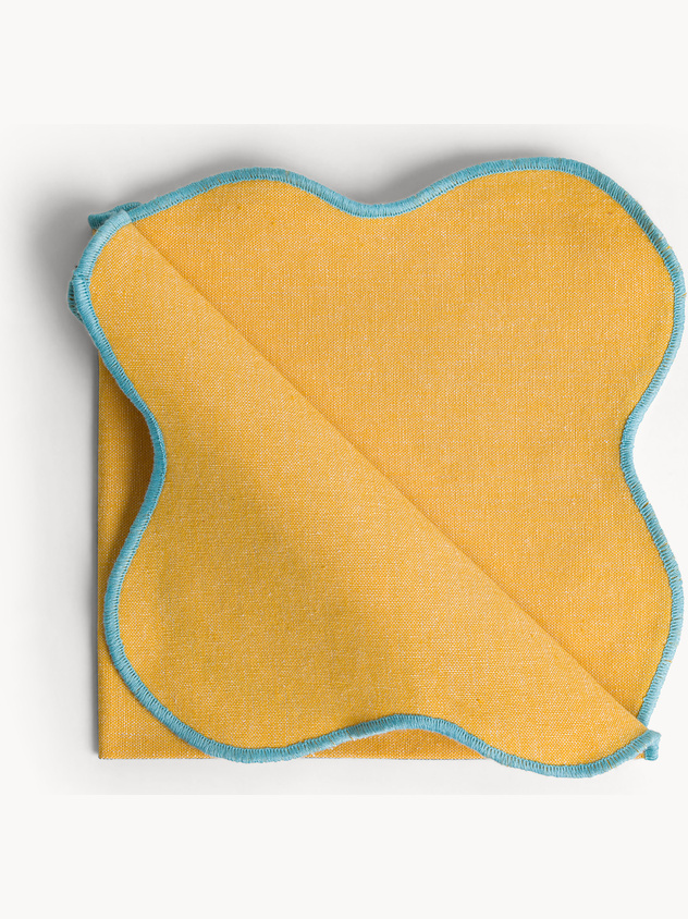 Cotton napkin with scalloped edges and overlock
