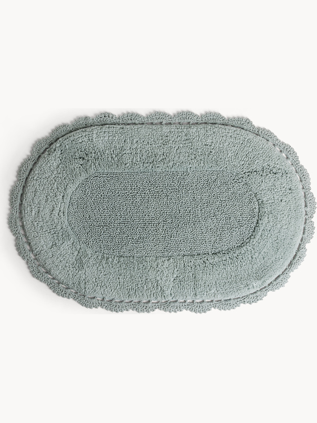 Oval bath mat with crochet applications