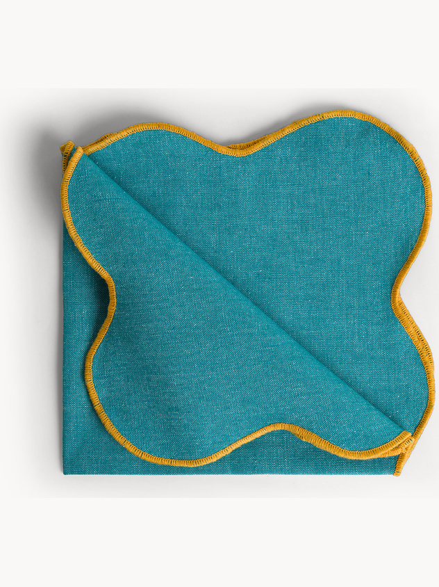 Cotton napkin with scalloped edges and overlock