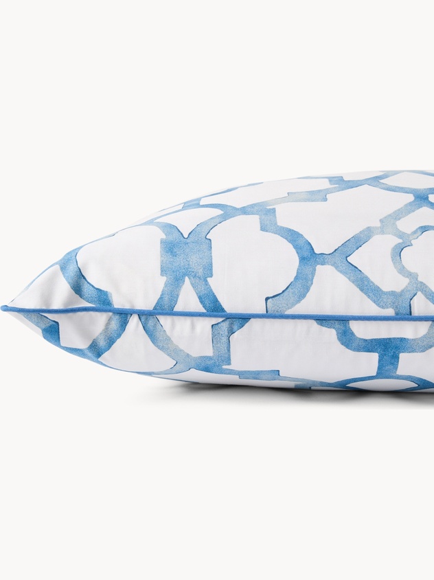 Cotton percale pillowcase with a geometric pattern