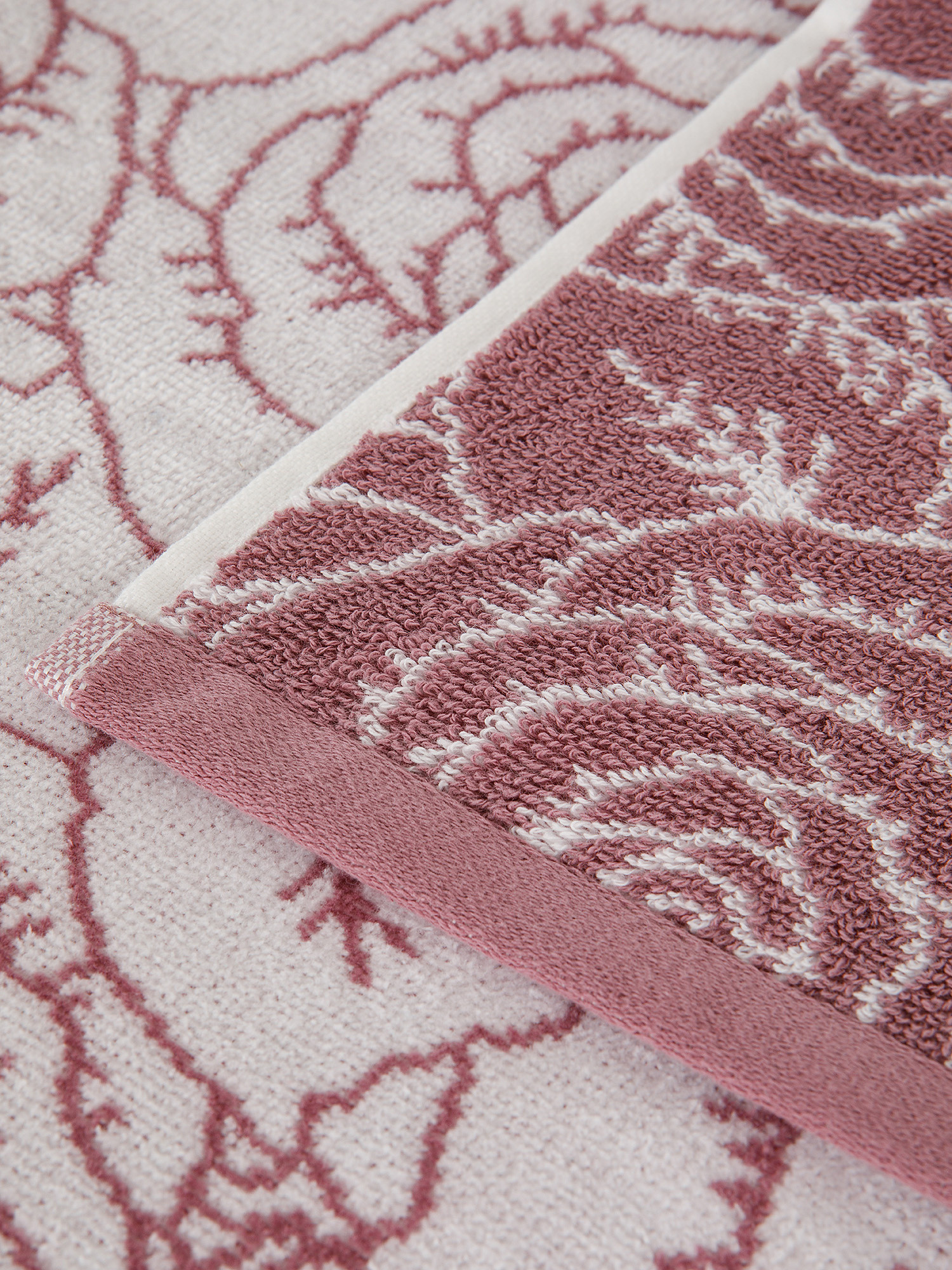 Cotton velor towel with roses motif, Dark Pink, large image number 2
